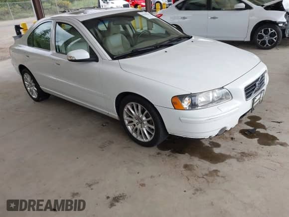 2007 Volvo S60 2.5L Turbo с VIN YV1RH592672614657, выставлен на аукционе IAAI как лот 42438342 с пробегом 105 956 миль миль и . История ставок и продаж доступна на DreamBid. Изображение 1.
