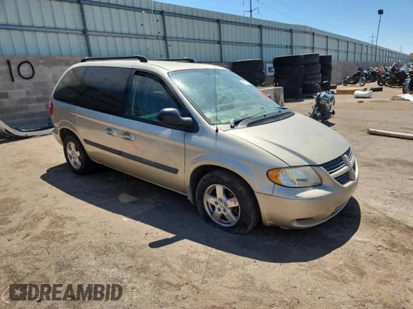 2005 Dodge Caravan SXT with VIN 1D4GP45R05B286486, listed as a Copart auction lot 69407135 with 176,623 mi miles and Clean title. Bid and sale history available at DreamBid. Image 4.