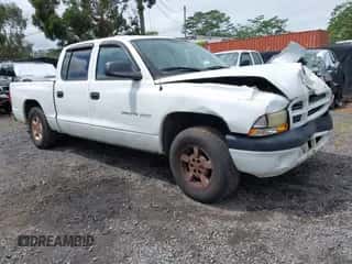 2002 Dodge Dakota Sport z VIN 1B7HL38XX2S668523, wystawiony jako IAAI lot #43098284 z przebiegiem 154 456 mil mil oraz . Historia ofert i sprzedaży dostępna na DreamBid. Obrazek 1.