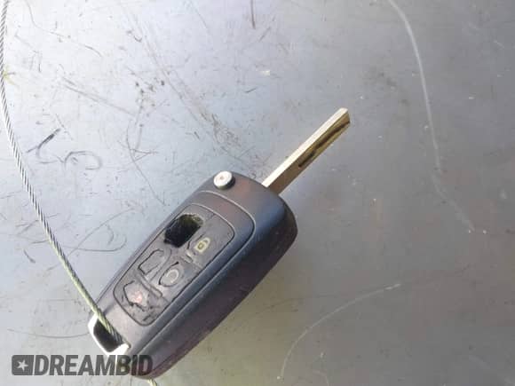 2011 Chevrolet Equinox 2LT with VIN 2CNALPEC7B6309445, listed as a IAAI auction lot 42860094 with 204,492 mi miles and . Bid and sale history available at DreamBid. Image 11.