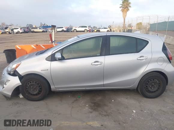 2015 Toyota Prius One z VIN JTDKDTB33F1575685, wystawiony jako IAAI lot #43508333 z przebiegiem 121 064 mil mil oraz . Historia ofert i sprzedaży dostępna na DreamBid. Obrazek 15.