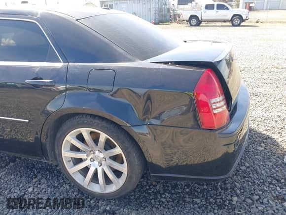 2006 Chrysler 300 C SRT-8 with VIN 2C3LA73W36H509656, listed as a IAAI auction lot 41852179 with 92,209 mi miles and . Bid and sale history available at DreamBid. Image 21.