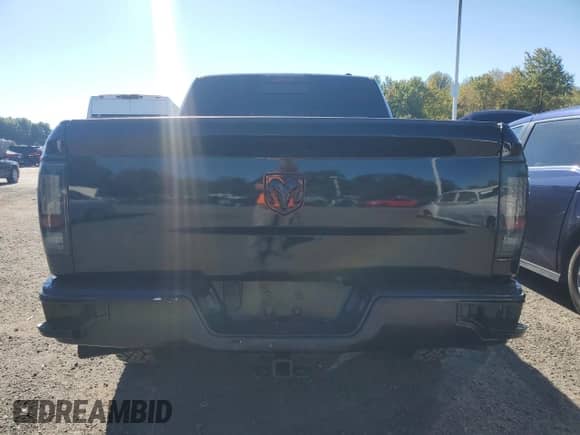 2011 Ram 1500 Laramie z VIN 1D7RV1CT8BS643410, wystawiony jako Copart lot #84939235 z przebiegiem 184 229 mil mil oraz Czysty tytuł • Clean title. Historia ofert i sprzedaży dostępna na DreamBid. Obrazek 6.