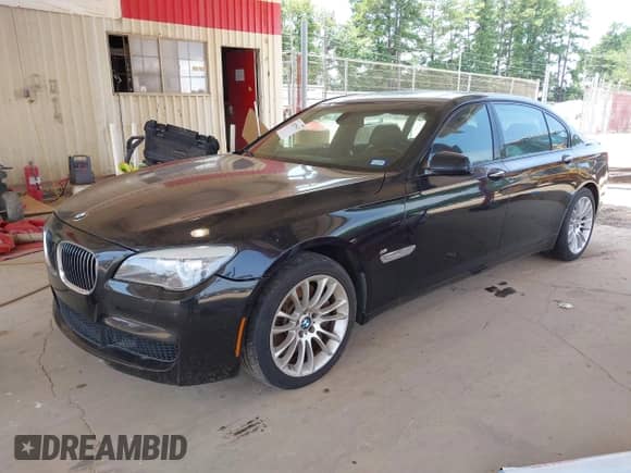 2012 BMW 7 Series 750Li с VIN WBAKB8C53CC963323, выставлен на аукционе IAAI как лот 42879517 с пробегом 161 381 миль миль и . История ставок и продаж доступна на DreamBid. Изображение 2.