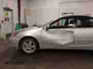 2002 Toyota Camry LE z VIN 4T1BE32K02U033310, wystawiony jako IAAI lot #42586585 z przebiegiem 154 658 mil mil oraz . Historia ofert i sprzedaży dostępna na DreamBid. Obrazek 6.