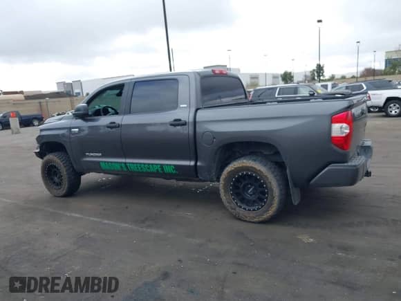 2017 Toyota Tundra SR5 z VIN 5TFDY5F11HX617224, wystawiony jako IAAI lot #41524518 z przebiegiem 105 627 mil mil oraz . Historia ofert i sprzedaży dostępna na DreamBid. Obrazek 15.