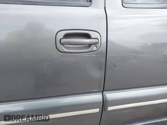 2000 Chevrolet Tahoe LS z VIN 1GNEC13T9YJ111037, wystawiony jako IAAI lot #42055433 z przebiegiem 248 812 mil mil oraz . Historia ofert i sprzedaży dostępna na DreamBid. Obrazek 17.