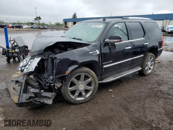 2010 Cadillac Escalade Luxury with VIN 1GYUKBEF7AR149985, listed as a Copart auction lot 56003315 with 197,029 mi miles and Salvage title. Bid and sale history available at DreamBid. Image 1.