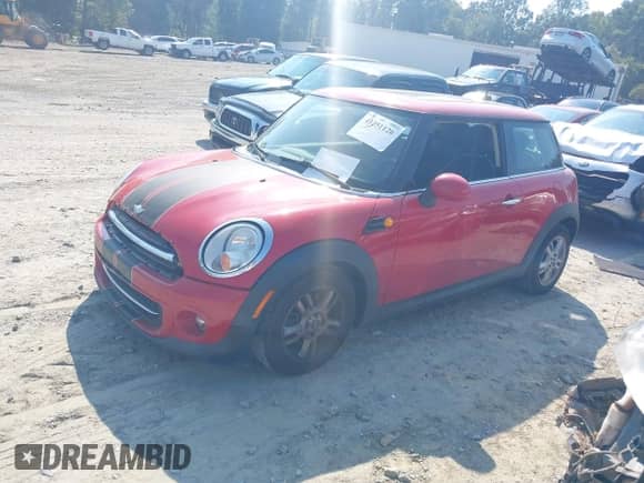 2012 MINI Hardtop z VIN WMWSU3C59CT542932, wystawiony jako IAAI lot #43251120 z przebiegiem 175 000 mil mil oraz . Historia ofert i sprzedaży dostępna na DreamBid. Obrazek 17.