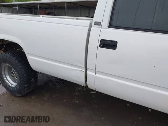 1997 Chevrolet Silverado 2500 with VIN 1GCGC24R1VZ174933, listed as a IAAI auction lot 42198722 with 231,645 mi miles and . Bid and sale history available at DreamBid. Image 18.
