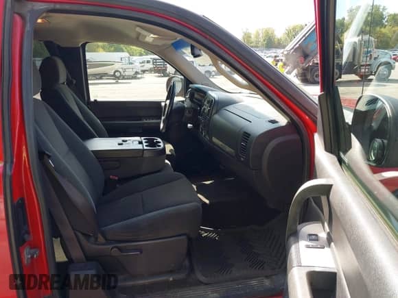 2007 Chevrolet Silverado 1500 Work Truck z VIN 1GCEK19J17Z581192, wystawiony jako IAAI lot #43319445 z przebiegiem 246 570 mil mil oraz . Historia ofert i sprzedaży dostępna na DreamBid. Obrazek 5.
