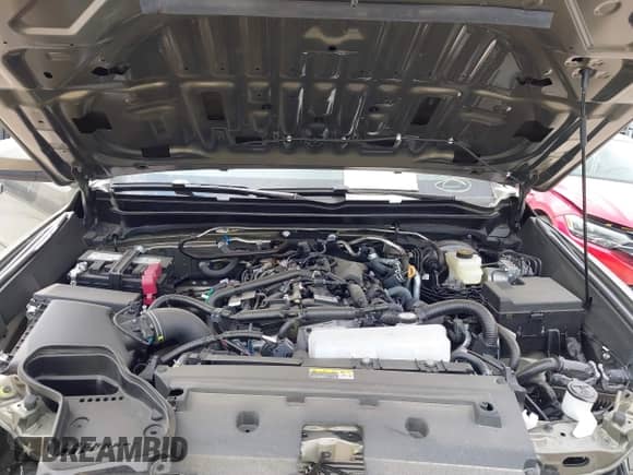 2025 Toyota Tacoma SR z VIN 3TMLB5JNXSM107636, wystawiony jako IAAI lot #42152895 z przebiegiem Nie podano mil oraz . Historia ofert i sprzedaży dostępna na DreamBid. Obrazek 10.