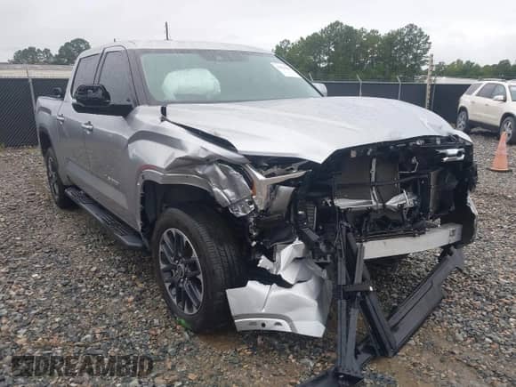 2024 Toyota Tundra Limited z VIN 5TFJA5DB2RX216804, wystawiony jako IAAI lot #42913960 z przebiegiem 13 394 mil mil oraz . Historia ofert i sprzedaży dostępna na DreamBid. Obrazek 1.