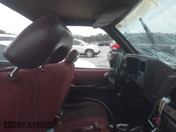 1994 GMC Sierra 1500 z VIN 1GTDC14Z0RZ505567, wystawiony jako IAAI lot #41381364 z przebiegiem 273 863 mil mil oraz . Historia ofert i sprzedaży dostępna na DreamBid. Obrazek 5.