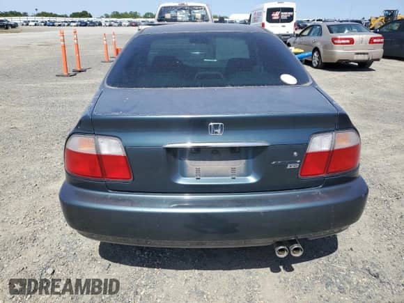 1996 Honda Accord EX z VIN 1HGCE6679TA018230, wystawiony jako Copart lot #52047755 z przebiegiem 213 913 mil mil oraz Czysty tytuł • Clean title. Historia ofert i sprzedaży dostępna na DreamBid. Obrazek 6.