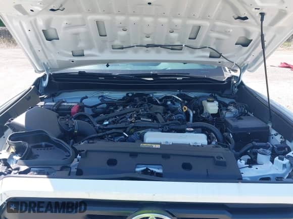2024 Toyota Tacoma SR5 with VIN 3TYLB5JNXRT041930, listed as a IAAI auction lot 41090783 with 1,237 mi miles and . Bid and sale history available at DreamBid. Image 10.