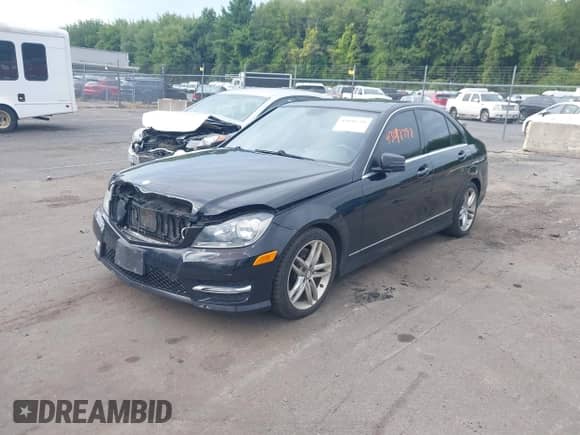 2013 Mercedes-Benz C 300 Sport с VIN WDDGF8AB4DR243233, выставлен на аукционе IAAI как лот 43098798 с пробегом 145 595 миль миль и . История ставок и продаж доступна на DreamBid. Изображение 17.