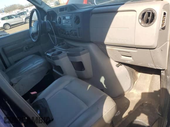 2011 Ford Econoline Cargo Commercial z VIN 1FTSE3ELXBDA97542, wystawiony jako Copart lot #48634395 z przebiegiem 174 378 mil mil oraz Czysty tytuł • Clean title. Historia ofert i sprzedaży dostępna na DreamBid. Obrazek 8.