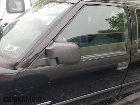 2004 Chevrolet S-10 LS z VIN 1GCDT13X74K134585, wystawiony jako Copart lot #57352545 z przebiegiem 174 241 mil mil oraz Szkoda całkowita • Salvage title. Historia ofert i sprzedaży dostępna na DreamBid. Obrazek 7.