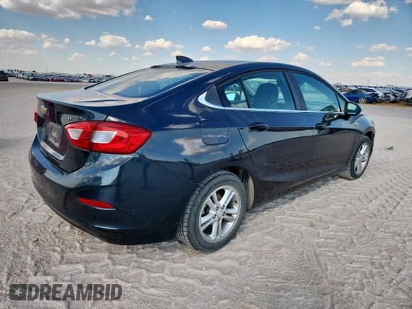 2018 Chevrolet Cruze LT с VIN 1G1BE5SMXJ7113303, выставлен на аукционе Copart как лот 84982465 с пробегом 81 063 миль миль и Списание • Salvage title. История ставок и продаж доступна на DreamBid. Изображение 3.
