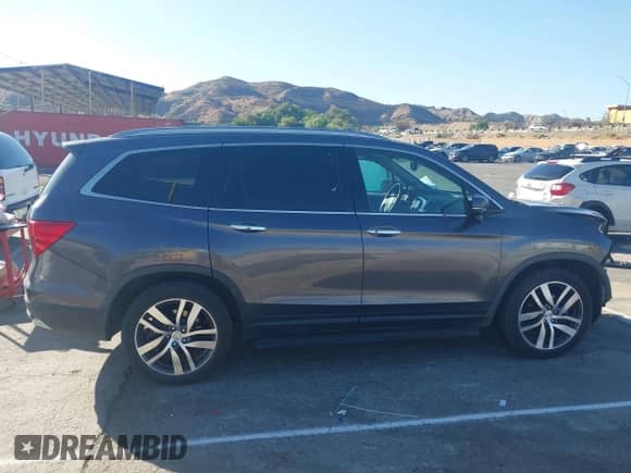 2017 Honda Pilot Touring z VIN 5FNYF5H95HB037558, wystawiony jako IAAI lot #43385876 z przebiegiem 64 042 mil mil oraz . Historia ofert i sprzedaży dostępna na DreamBid. Obrazek 14.