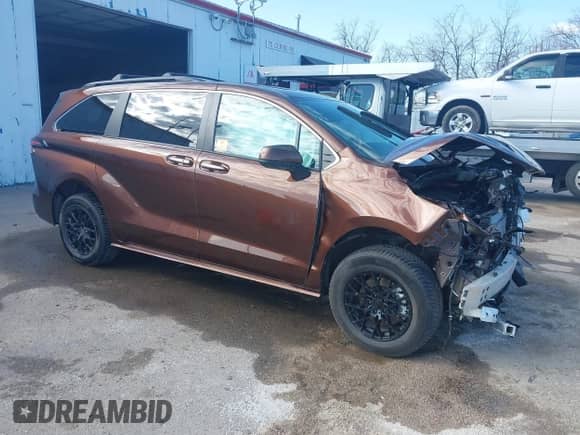 2024 Toyota Sienna XLE with VIN 5TDJSKFC5RS149767, listed as a IAAI auction lot 42038312 with Not provided miles and . Bid and sale history available at DreamBid. Image 1.
