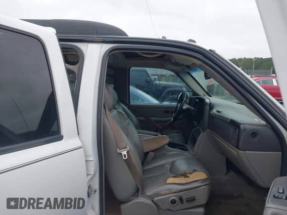 2005 Chevrolet Suburban Z71 с VIN 3GNFK16ZX5G224046, выставлен на аукционе IAAI как лот 43268206 с пробегом Не указан миль и . История ставок и продаж доступна на DreamBid. Изображение 5.
