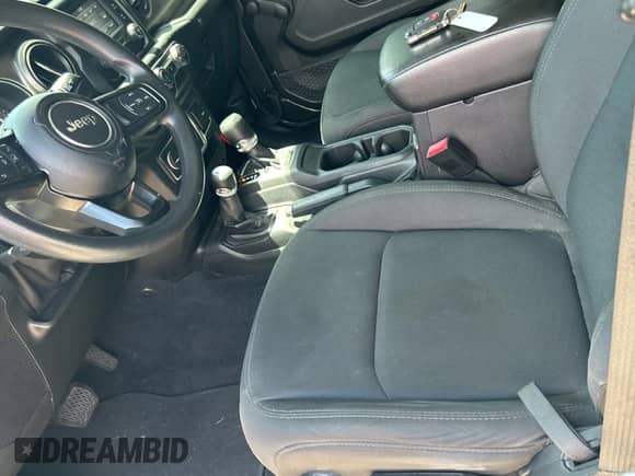 2019 Jeep Wrangler Sport S z VIN 1C4GJXAG6KW538797, wystawiony jako Copart lot #68742305 z przebiegiem 35 905 mil mil oraz Czysty tytuł • Clean title. Historia ofert i sprzedaży dostępna na DreamBid. Obrazek 14.