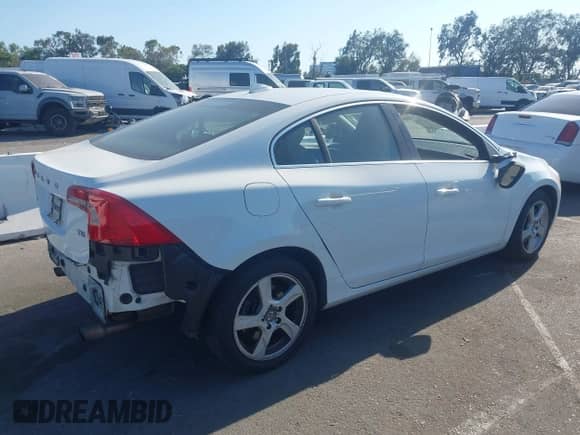 2012 Volvo S60 T5 с VIN YV1622FSXC2081732, выставлен на аукционе IAAI как лот 43127850 с пробегом 152 186 миль миль и . История ставок и продаж доступна на DreamBid. Изображение 4.