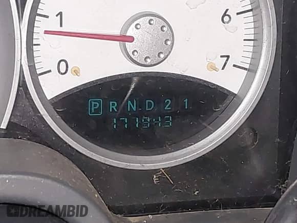 2005 Dodge Dakota Laramie z VIN 1D7HW58N05S263024, wystawiony jako IAAI lot #42239608 z przebiegiem 171 943 mil mil oraz . Historia ofert i sprzedaży dostępna na DreamBid. Obrazek 15.