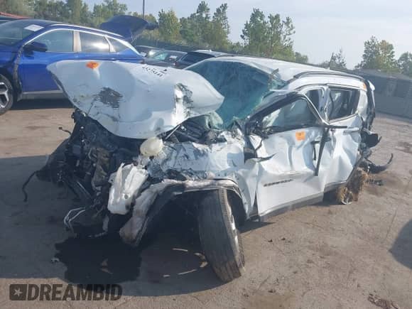 2023 Jeep Compass Latitude Lux z VIN 3C4NJDFN5PT574622, wystawiony jako IAAI lot #43275141 z przebiegiem Nie podano mil oraz . Historia ofert i sprzedaży dostępna na DreamBid. Obrazek 2.
