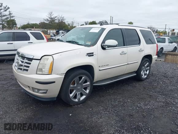 2009 Cadillac Escalade with VIN 1GYFK13259R250022, listed as a IAAI auction lot 43423424 with 210,882 mi miles and . Bid and sale history available at DreamBid. Image 2.