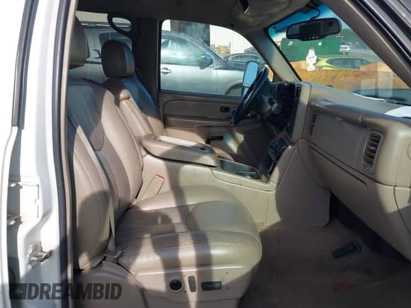2007 Chevrolet Silverado 2500HD LT3 z VIN 1GCHK23DX7F144198, wystawiony jako IAAI lot #42725125 z przebiegiem 270 886 mil mil oraz . Historia ofert i sprzedaży dostępna na DreamBid. Obrazek 5.