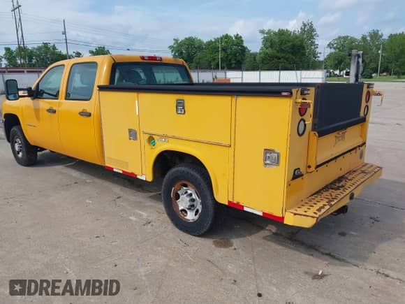 2008 Chevrolet Silverado 2500HD z VIN 1GBHK23658F224144, wystawiony jako IAAI lot #42512936 z przebiegiem 234 333 mil mil oraz . Historia ofert i sprzedaży dostępna na DreamBid. Obrazek 3.