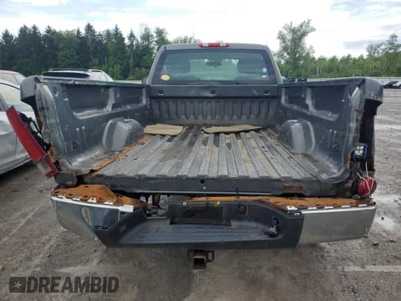 2011 GMC Sierra 1500 Work Truck z VIN 1GTN2TE0XBZ105489, wystawiony jako Copart lot #60277115 z przebiegiem 158 408 mil mil oraz Szkoda całkowita • Salvage title. Historia ofert i sprzedaży dostępna na DreamBid. Obrazek 6.