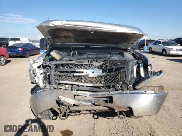 2011 Chevrolet Silverado 3500 z VIN 1GB4KZCG4BF213269, wystawiony jako Copart lot #81902364 z przebiegiem 248 408 mil mil oraz Szkoda całkowita • Salvage title. Historia ofert i sprzedaży dostępna na DreamBid. Obrazek 5.