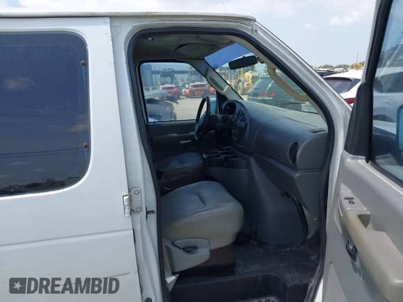 2008 Ford Econoline Cargo Commercial with VIN 1FTNE14W98DA34986, listed as a IAAI auction lot 42216226 with 310,474 mi miles and . Bid and sale history available at DreamBid. Image 5.