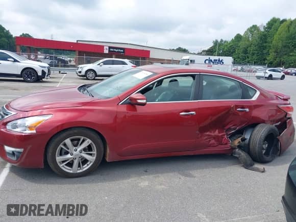 2015 Nissan Altima S z VIN 1N4AL3AP6FC247531, wystawiony jako IAAI lot #42635186 z przebiegiem 147 761 mil mil oraz . Historia ofert i sprzedaży dostępna na DreamBid. Obrazek 14.