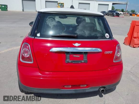 2012 MINI Hardtop with VIN WMWSU3C52CT542027, listed as a IAAI auction lot 42572780 with 122,496 mi miles and . Bid and sale history available at DreamBid. Image 17.