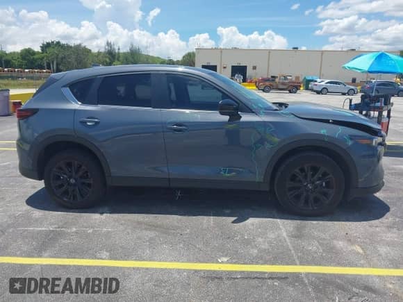 2023 Mazda CX-5 S Carbon Edition z VIN JM3KFBCM2P0200445, wystawiony jako IAAI lot #42745392 z przebiegiem 21 932 mil mil oraz . Historia ofert i sprzedaży dostępna na DreamBid. Obrazek 14.