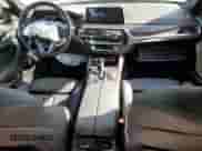 2019 BMW 5 Series 530e xDrive z VIN WBAJB1C55KB375835, wystawiony jako Copart lot #82312485 z przebiegiem Nie podano mil oraz Szkoda całkowita • Salvage title. Historia ofert i sprzedaży dostępna na DreamBid. Obrazek 8.