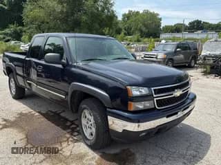 2006 Chevrolet Silverado 1500 LT3 z VIN 1GCEK19Z06Z291837, wystawiony jako Copart lot #69262855 z przebiegiem 125 469 mil mil oraz Czysty tytuł • Clean title. Historia ofert i sprzedaży dostępna na DreamBid. Obrazek 1.