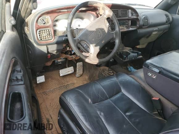 1999 Dodge 2500 z VIN 3B7KF23W8XG167439, wystawiony jako Copart lot #82739275 z przebiegiem 126 000 mil mil oraz Czysty tytuł • Clean title. Historia ofert i sprzedaży dostępna na DreamBid. Obrazek 8.