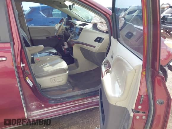 2014 Toyota Sienna XLE с VIN 5TDYK3DC8ES418474, выставлен на аукционе IAAI как лот 41824916 с пробегом 224 044 миль миль и . История ставок и продаж доступна на DreamBid. Изображение 5.