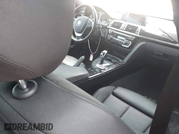 2019 BMW 4 Series 430i z VIN WBA4J1C55KBM17503, wystawiony jako IAAI lot #43150582 z przebiegiem 61 000 mil mil oraz . Historia ofert i sprzedaży dostępna na DreamBid. Obrazek 5.