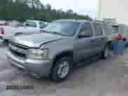 2007 Chevrolet Suburban LT with VIN 1GNFC16077R372737, listed as a IAAI auction lot 41917140 with 249,075 mi miles and . Bid and sale history available at DreamBid. Image 2.