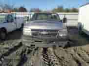 2005 Chevrolet Silverado 3500 LT z VIN 1GCJC33295F842978, wystawiony jako Copart lot #76888184 z przebiegiem Nie podano mil oraz Szkoda całkowita • Salvage title. Historia ofert i sprzedaży dostępna na DreamBid. Obrazek 11.