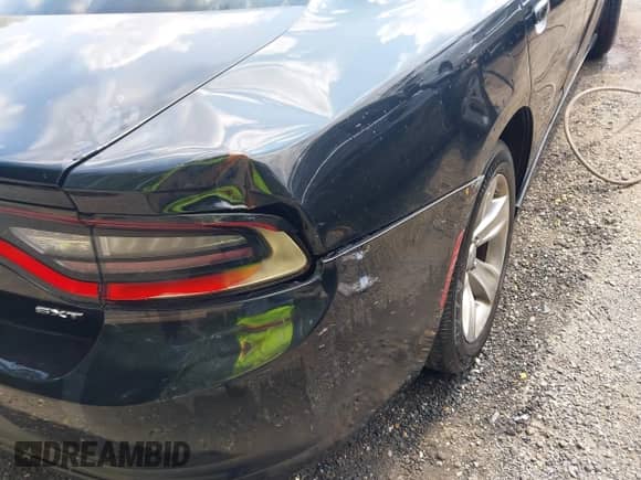 2017 Dodge Charger SXT z VIN 2C3CDXHG5HH523781, wystawiony jako IAAI lot #42787190 z przebiegiem 190 145 mil mil oraz . Historia ofert i sprzedaży dostępna na DreamBid. Obrazek 6.