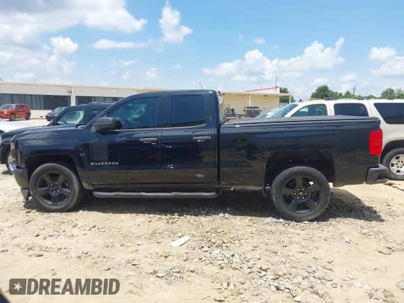 2017 Chevrolet Silverado 1500 Custom с VIN 1GCRCPEC7HZ377121, выставлен на аукционе IAAI как лот 42767022 с пробегом 156 857 миль миль и . История ставок и продаж доступна на DreamBid. Изображение 13.