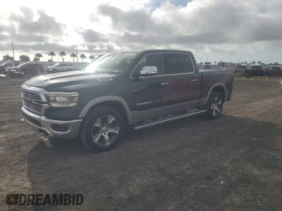 2019 Ram 1500 Laramie z VIN 1C6RREJT3KN617568, wystawiony jako Copart lot #84871435 z przebiegiem 73 674 mil mil oraz Szkoda całkowita • Salvage title. Historia ofert i sprzedaży dostępna na DreamBid. Obrazek 1.